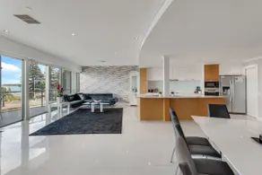 Gallery 16: Luxury Penthouse - Image 3