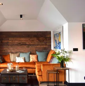 Stunning Waterfront Apartment With Spectacular Views & Parking at 'CAPTAINS LOFT' - Image 4