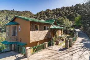 NODO Luxury hill chalet w/ view of reserve forest - Image 4
