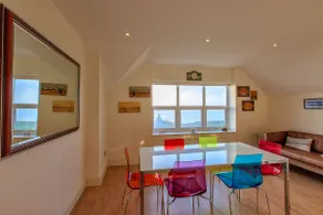 Victoria Parade: appartement de 2 chambres avec vue sur la mer et parking privé - Image 4