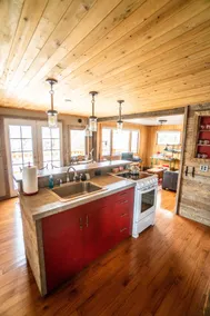 Yellowstone River Beach Cabin on YNP Boundary - Image 3