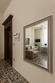 Alighieri Theatre Charming Suite - Image 4