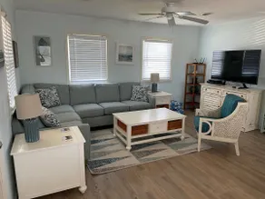 Beachburg - Walk to the beach! - Image 3