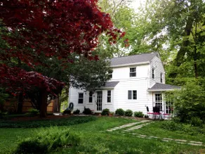 Chic and Cozy 2BD 1920's Cottage Retreat - Image 2