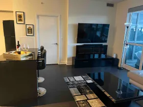 Modern LPH Condo in Toronto - Image 3