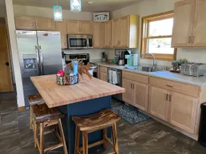 Lakefront, near downtown and trails! Dog-approved - Image 5