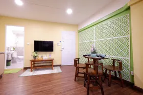 Canal Touched Family Room B/ MRT/ Boat Bus/Market - Image 5