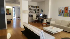 Spacious Downtown Loft - Image 2