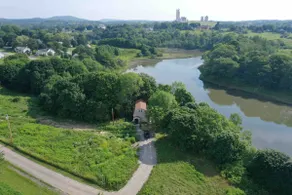 Monarch Landing · Riverfront House · Walk to Town - Image 2