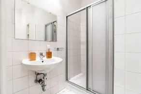 Spacious 3-room apt. 15 min to the city center - Image 4