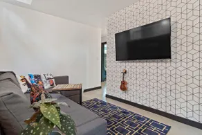 Loft-Style Residence - Private and Updated - Image 5