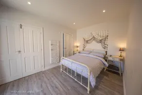 Old Spot Cottage - Image 2