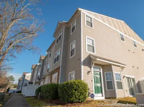 LARGE Updated Townhome Minutes to Downtown Raleigh - Image 4