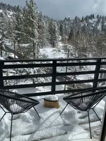 Peaceful Cabin 3 Decks, amazing view, EV Charger! - Image 5