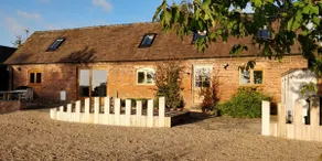 Paddock Barn, Bridgnorth: A modern converted barn - Image 2