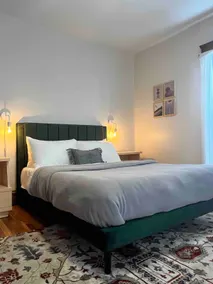 Quaint Pet Friendly 2 Bed Apt Downtown Meadville - Image 5