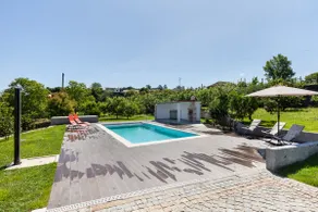 3-bedroom house with pool, garden and BBQ - Image 3