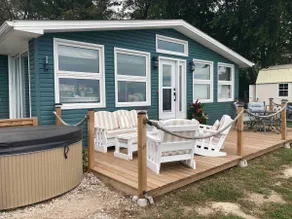 The Kiss nTell - Year round - Hot tub - Lake Views - Image 4