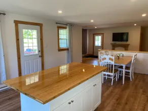 Beautiful centennial, fully renovated, air conditioning - Image 2