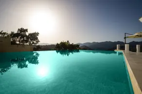 Exclusive 5* Villa - Image 3