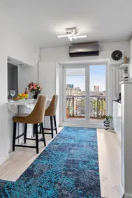 Skyline Retreat: Dream house in Unirii Square - Image 3