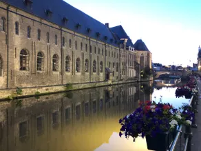 studio medieval city center at river de Leie - Image 3
