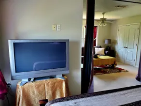 Cozy private studio suite close to beach. - Image 5