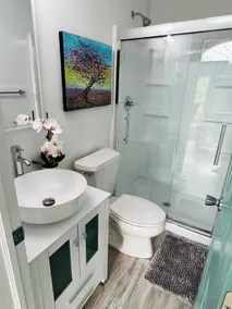 6 Bedroom/3 Bath/10 beds @ Waterbury White House! - Image 4