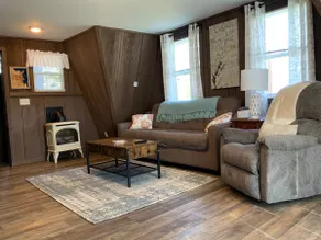 Cheerful 1 bedroom Riverfront A-Frame - Image 5