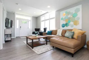 Lux finishes 4 bedroom DSM home Great location - Image 5