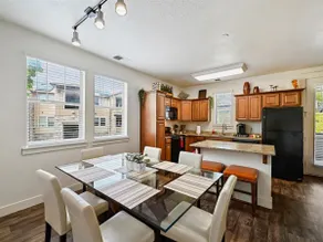 Spring is Here! - Family Friendly, 2B/2Ba, HT OPEN - Image 3
