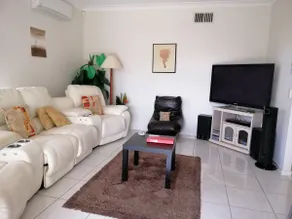 Bayside self-contained ground-floor apartment - Image 2