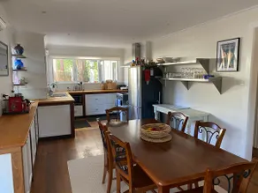 Red Rocks Family Beach House - walk to the beach - Image 4