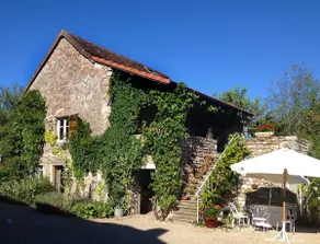 Cozy family home on large grounds in Burgundy - Image 5