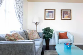 ★ Fun Retro Bungalow Close to Airport & Downtown ★ - Image 5