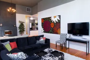 Spacious & Elegant Historic Flat in Downtown - Image 4