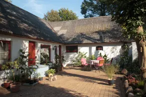 Year-round home for vacation and leisure in a large garden and park area. - Image 2