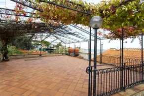 Seafront villa with private garden and free Wi-Fi - Image 5