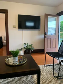 Comfortable & Stylish Arcata Craftsman Bungalow - Image 3