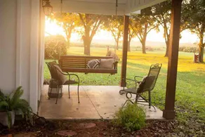 Delightful renovated summer kitchen - Image 3