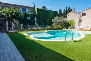 Charming renovated cottage in a quiet area with large pool - Image 5