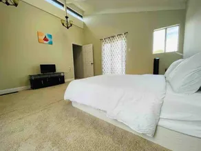 Private Suite with beautiful backyard - Image 5