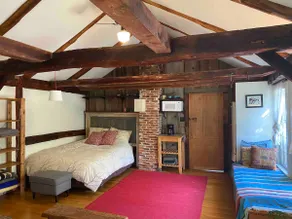 Historic Loft with bathroom & kitchenette - Image 4