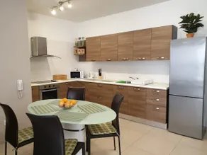 Modern 2 Bedroom in Excellent Location - Image 2
