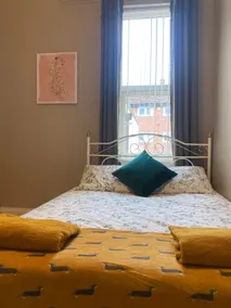 Modern apartment close to city centre - Image 4