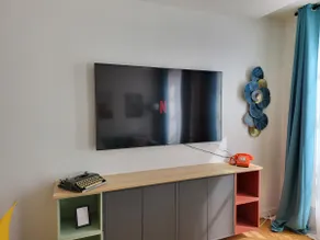 Chic and cozy city center apartment - Image 3