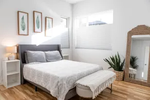 Cozy Ground Level Apt. w/AC- FREE Parking - Image 2