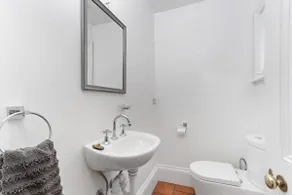 Newly renovated cottage in the heart of Evandale. - Image 3