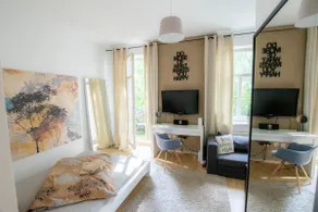 *Smart* quiet studio with balcony & central - Image 5