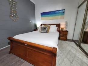Long Beach Guesthouse - Image 4